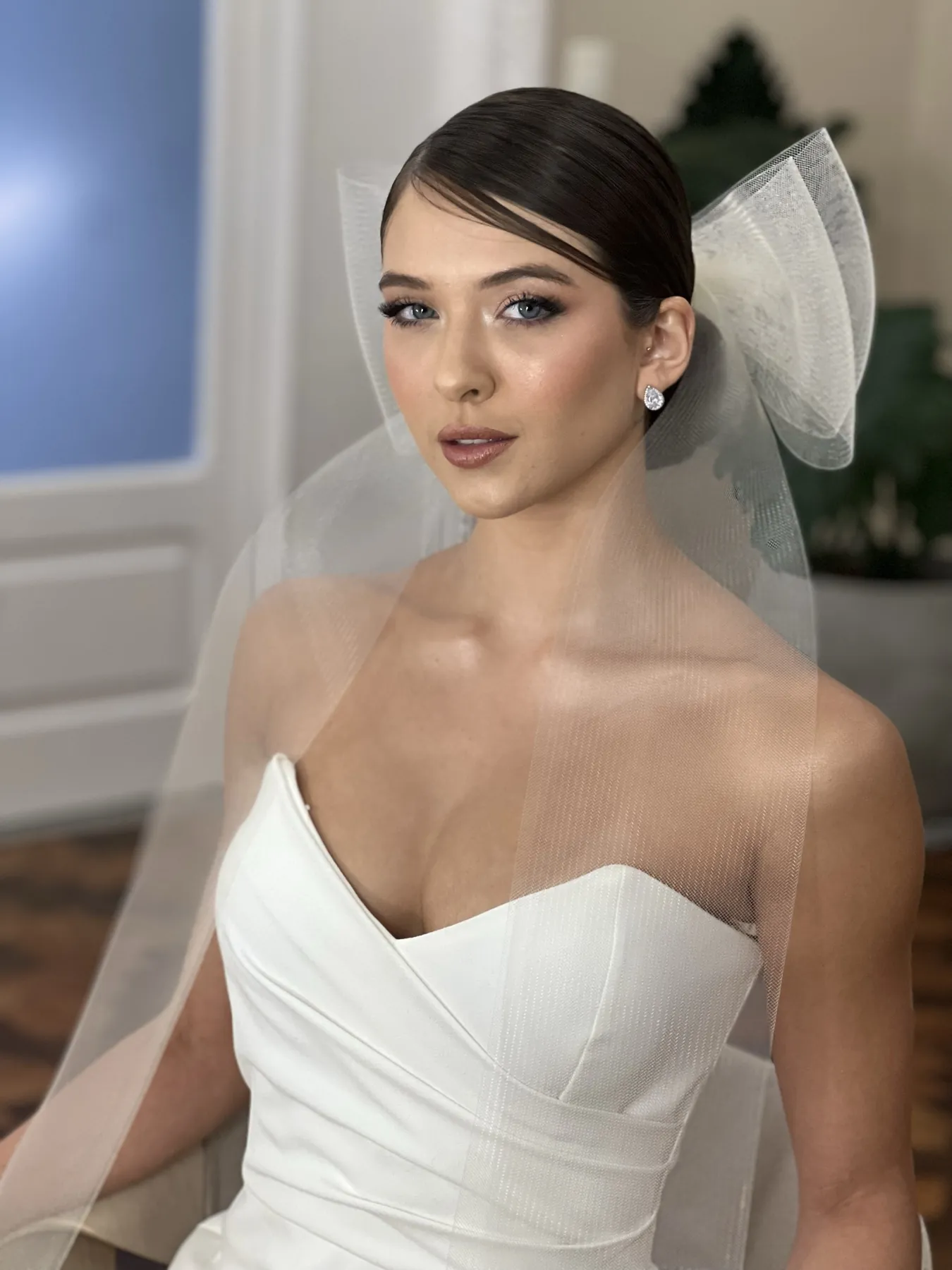 Vestido de noiva, sorriso véu